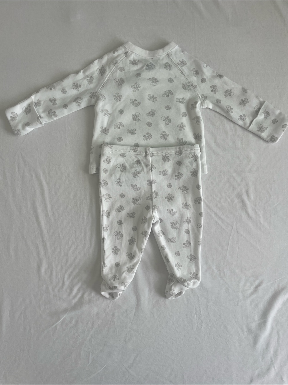 Ralph Lauren Two-Piece Footed Pajama Set with Gray Animal Print 3M (VGUC) - Picture 5 of 6